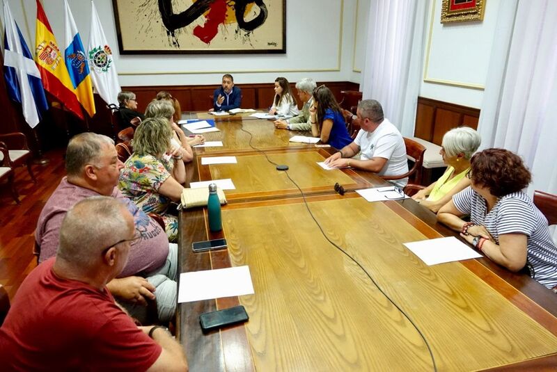 Santa Cruz explica al Grupo Motor de Santa Clara los avances en materia de vivienda