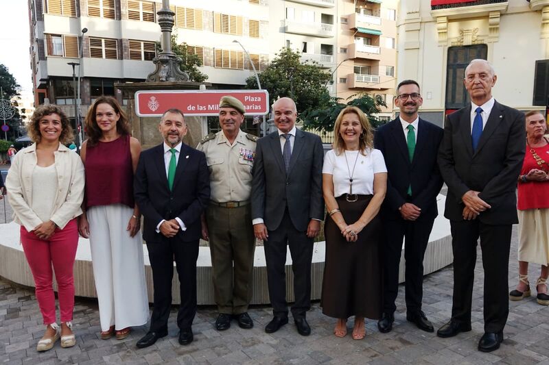 Santa Cruz inaugura un espacio público bajo el nombre de plaza de Las Milicias Canarias