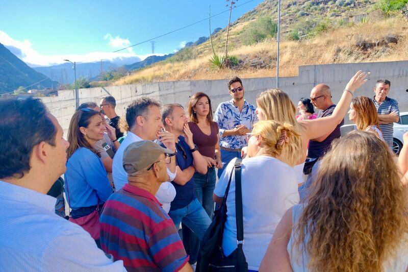 Santa Cruz mantiene un encuentro con los vecinos y colectivos del barrio de La Alegría 